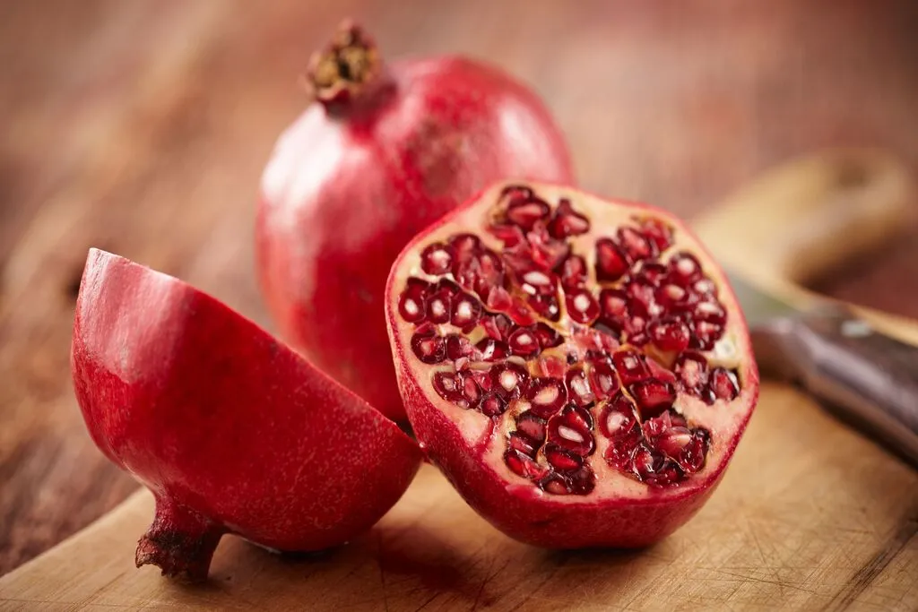 What are the benefits of eating pomegranate?